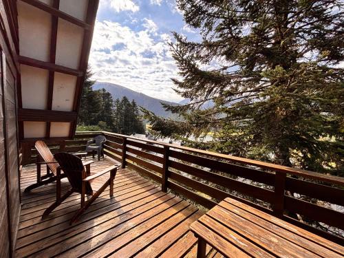 Adorable Chalet Sur le lac de Payolle in Kampana