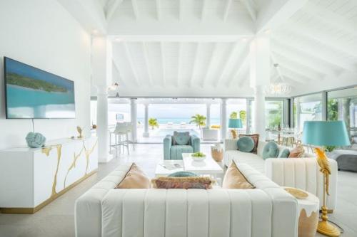 La Perla Bianca - 1 BR Beachfront Luxury Villa offering utmost privacy, Les Terres Basses