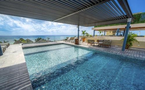 2 Bedroom Condo with Rooftop Pool - Joya 409