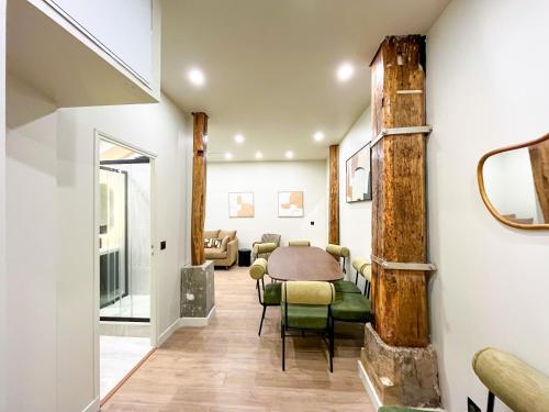 UrbanFlat 199 - Beautiful 5 Bedrooms Parisian Townhouse Flat - image 12