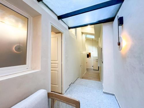 UrbanFlat 199 - Beautiful 5 Bedrooms Parisian Townhouse Flat - main image