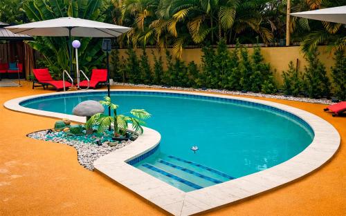 Garden of Manors - Men Only Clothing Optional Boutique Guesthouse in Florida – khách sạn tại Wilton Manors