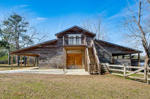 Cozy Barn Apt w/ 5-Acre Pond in South Georgia! in 莫爾特里 (GA)