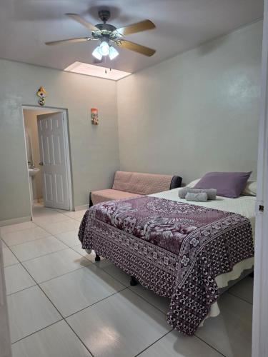 La Casita Cruz in Comalapa