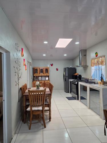 المنظر الخارجي, La Casita Cruz in Comalapa