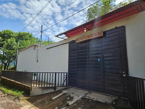 La Casita Cruz in Comalapa