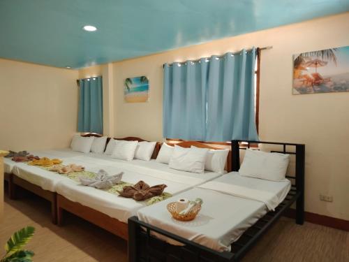 Brenmariel Tourist Inn Room Type - Family Room with Private Bathroom