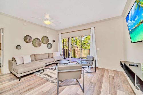 Spacious 2BR Condo with Pool , near Disney!, Orlando