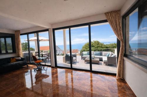 Villa Palma Maris - Pool, Sea View & Private Gym – khách sạn tại Sutivan