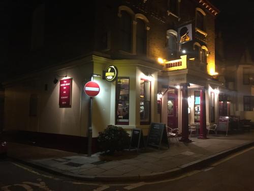 Dukes Head Inn – London, NY