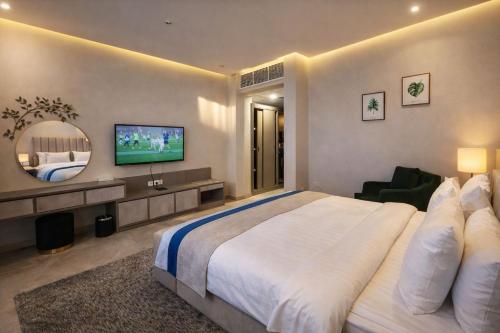 Eliana Hotel Room Type - Deluxe King Room