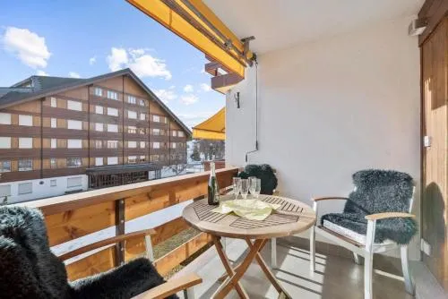 Central flat in Villars sur Ollon, Amethyste, for 4, with two double beds, balcony and 75m to ski-train in Villars-sur-Ollon, Schweiz