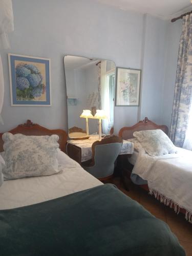 2 twin beds
