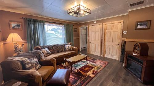 Charming 5-bedroom house in Jackman, Moose River Maine in 傑克曼