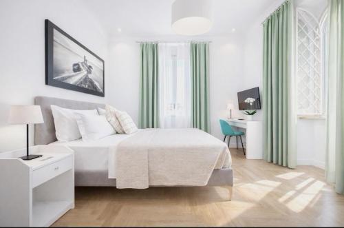 Luxury Apartment for 10 Central VATICANO S'Peter Basilica AirCond NETFLIX - SKY Wifi, Rzym