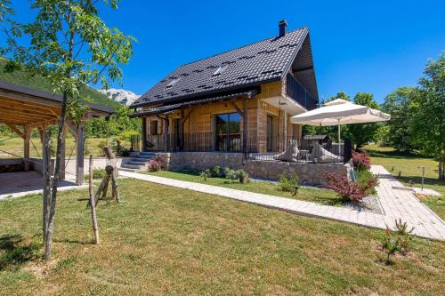Viesnīcas āriene, Modern Alpine Monsalbius Chalet in Baške Oštarije