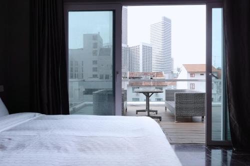 ระเบียง/ชานเรือน, Aura Hotel Purvis - Newly Renovated near Bugis Street