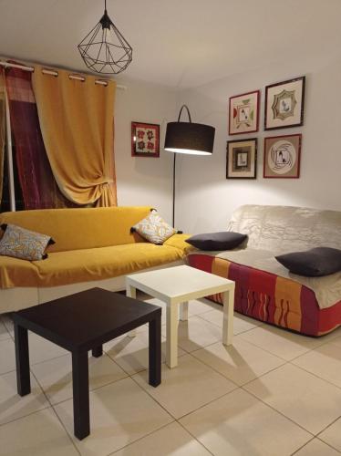 Maison spacieuse avec jardin proche Futuroscope gîte à louer Les Doutardes