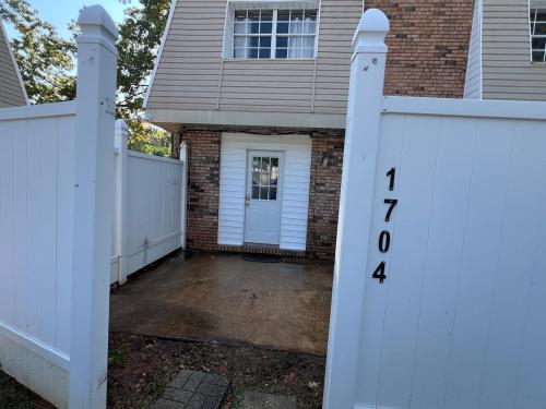 . 1704 Worker crash pad