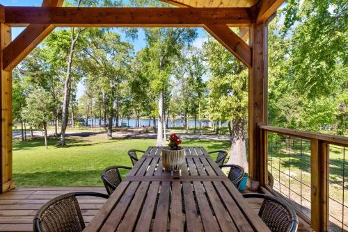 Stargazer Luxury Lake House/Games/Boats/Fish/Swim in Mineola (TX)