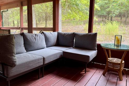 Romantic Cabin w Hot Tub Near Carbondale in คาร์บอนเดล (IL)