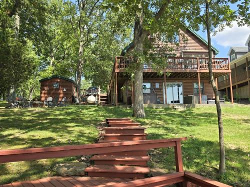 . New Dock, Kayaks, Lake Sunsets, Hot Tub