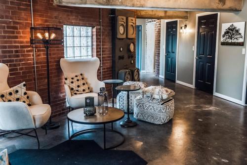Stylish Queen Suite Near SIU Carbondale in Carbondale (IL)