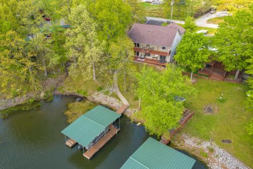 . Dock, Kayaks, Walk to KOA Next Door