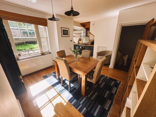 Lush Private Rooms Colindale London - The Oakmere