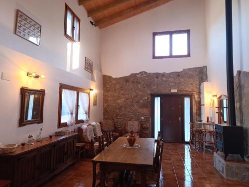 Masía Can Janàs (Masia Can Janas) in Can Farell