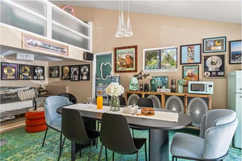 The Malibu Retreat Guest House - Salt Water Pool & Jacuzzi, Nature Oasis in Malibu