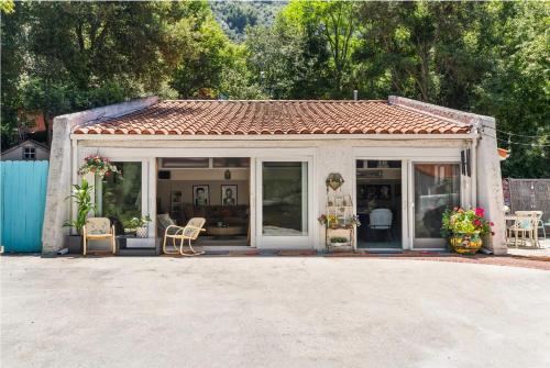 The Malibu Retreat Guest House - Salt Water Pool & Jacuzzi, Nature Oasis in Malibu