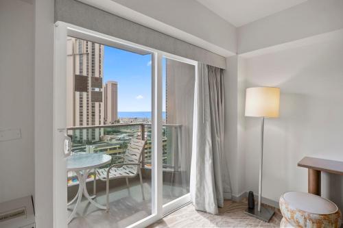 Ala Moana Hotel _ Ocean view with balcony in Honolulu Downtown