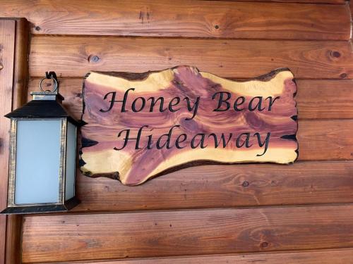 Honeybear Hideaway Cabin in Hayward, USA