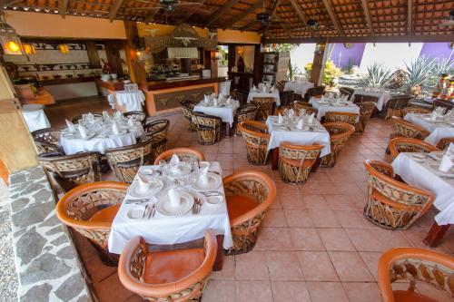 Decameron Los Cocos Guayabitos, Ramada All-Inclusive Resort in Rincon de Guayabitos, Mexico