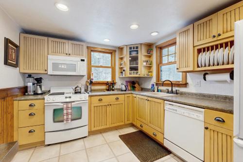 Peaceful Home in Hales Location (NH)