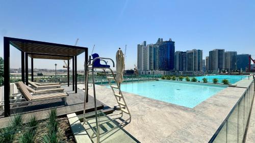 Luxury Studio with Private Jacuzzi at Business Bay - image 14