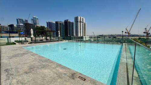 Luxury Studio with Private Jacuzzi at Business Bay - image 13
