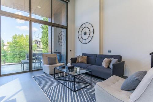 . Stunning 4 Bedroom Duplex
