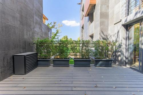 Stunning 4 Bedroom Duplex in Фарайя-Мзаар-Кфардебьян