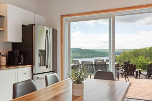 Skats, Chalet Le Panoramique, Magnifique vue sur la riviere Saint-Maurice in Senžendepila (QC)