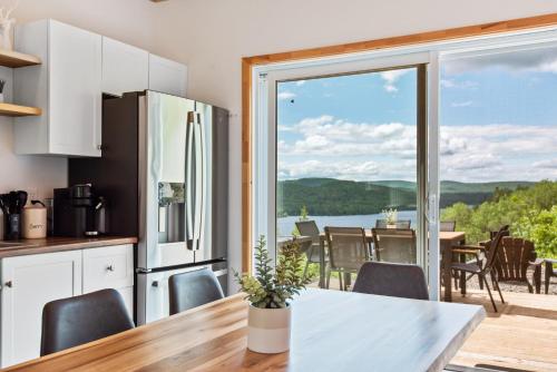 Skats, Chalet Le Panoramique, Magnifique vue sur la riviere Saint-Maurice in Senžendepila (QC)