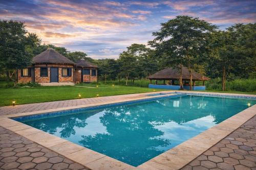 ทัศนียภาพภายนอกโรงแรม, The Hedge Cottages Near Lubambe, Mingomba and KCM Mines in ชิลิลาบอมบเว