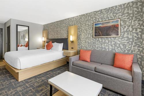 King Room with Sofa Bed and Walk-In Shower - Non-Smoking