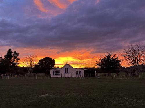Cliff Top Cottage in Hunterville