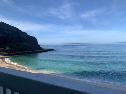 Island Escape- Breath taking view, ocean front CONDO! Redone unit in Makaha (HI)