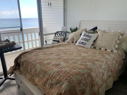 Island Escape- Breath taking view, ocean front CONDO! Redone unit in Makaha (HI)