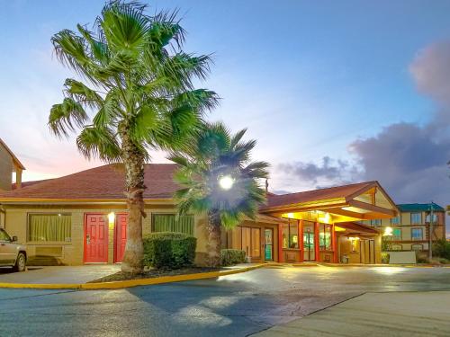 Travelodge by Wyndham Houston Hobby Airport in Houston, USA