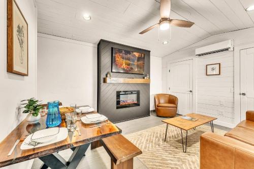 This is IT Cabin with a hot tub fire pit & indoor pool in Kimball (TN)