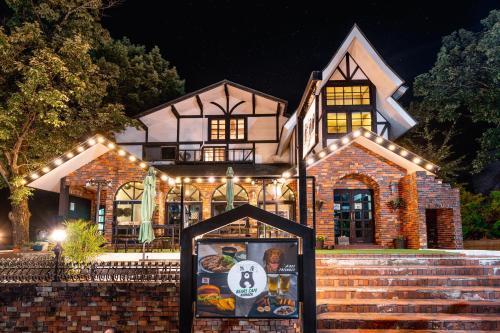 The Bears Lodge, Hakuba